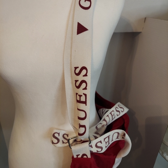 Small Guess Duffle Bag - Picture 8 of 8